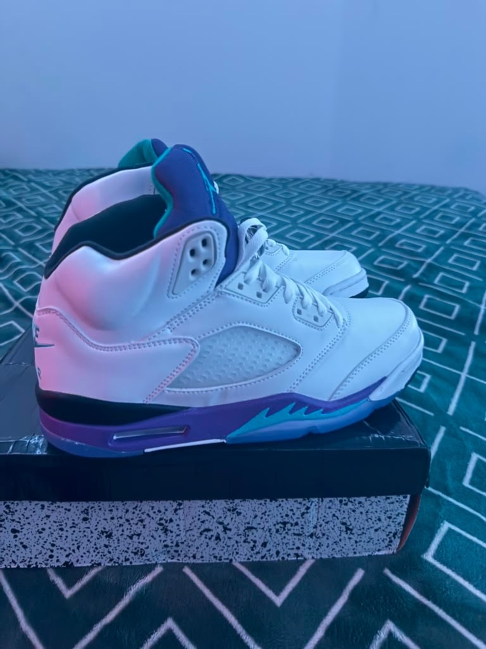 Nike Men's White Purple Blue Accent Sneakers